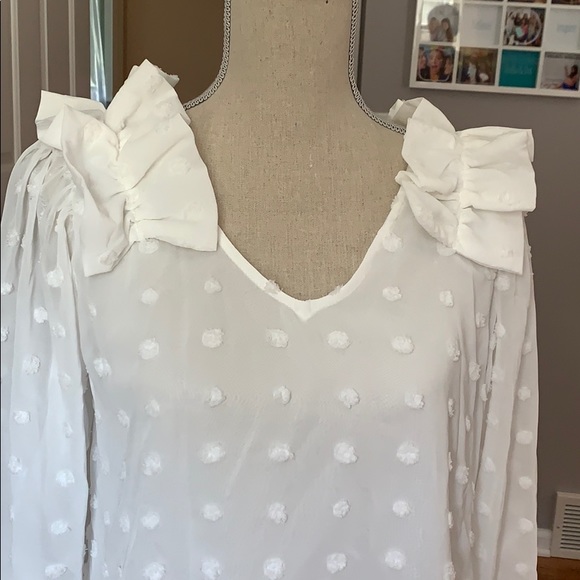 Entro white shoulder ruffle small dot top - Picture 2 of 3